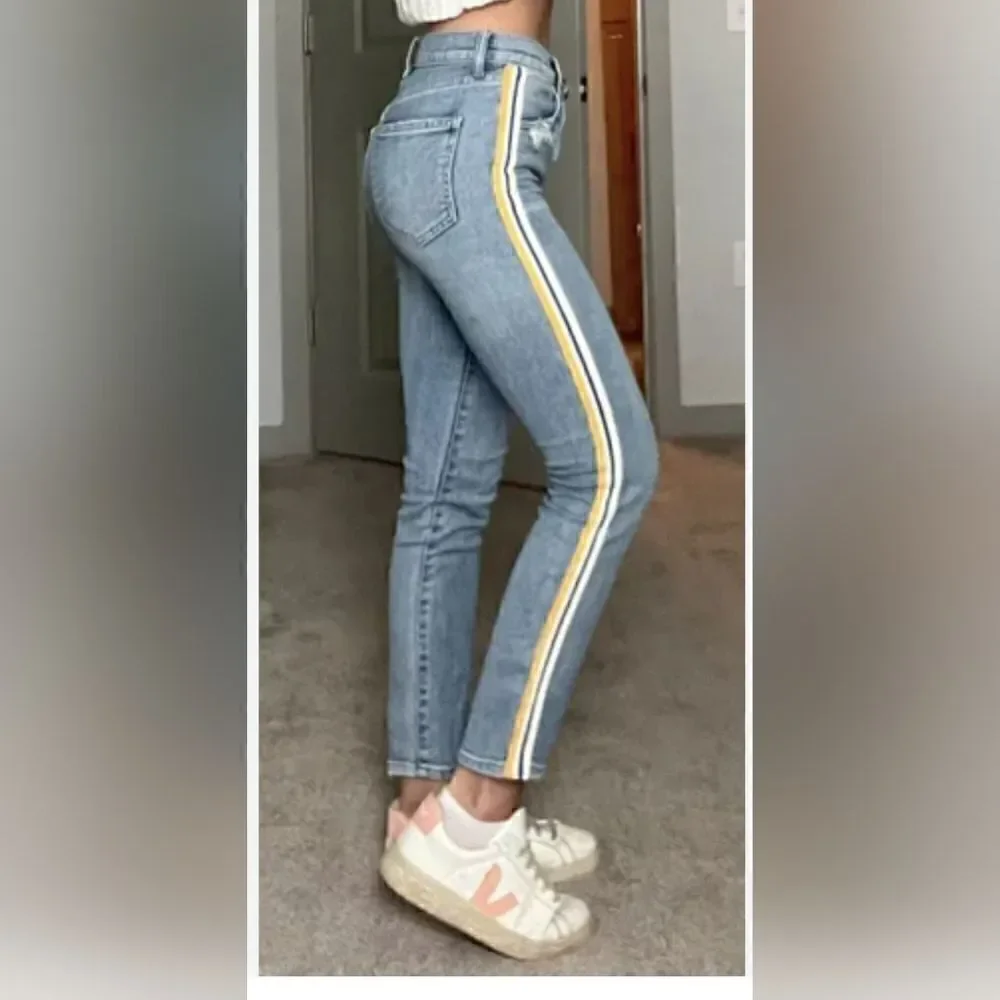 Pistola Monroe Cute yellow and blue accents on these jeans